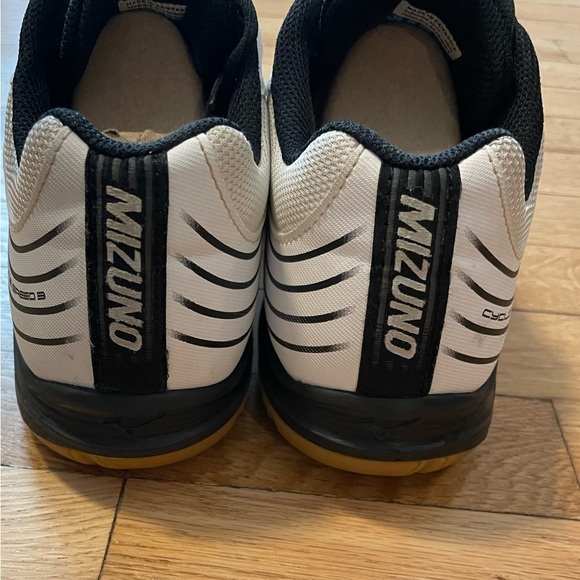 Mizuno Cyclone Speed 3 White and Black Athletic Sneakers Women’s 9 - Picture 4 of 11